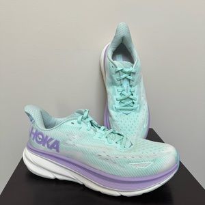 Hoka Women's Clifton 9 Sneakers in Sunlight Ocean / Liliac Mist Size 9W
